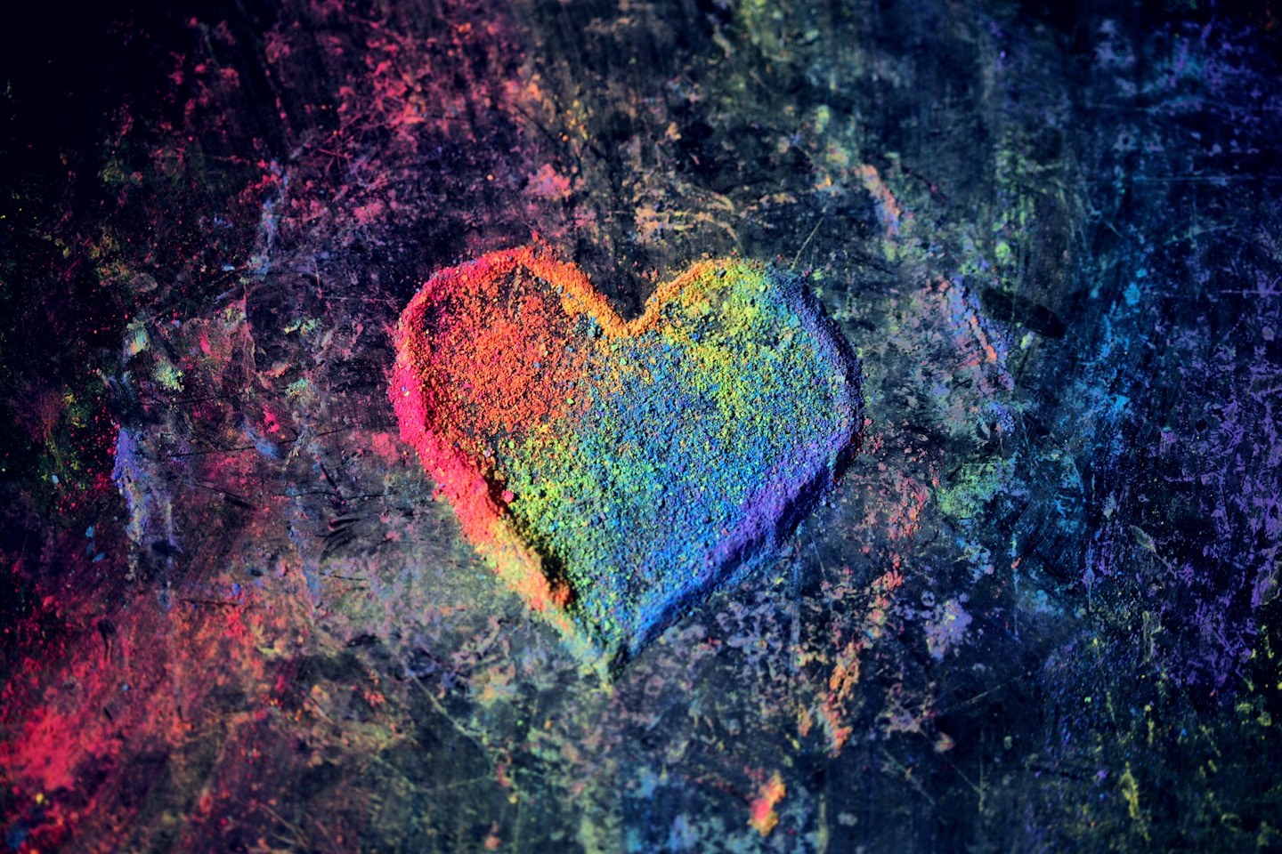 Chalk dust rainbow heart wallpaper.